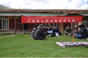心系民生促和谐 送法下乡解民忧