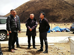 缺氧不缺志气   艰苦不缺干劲